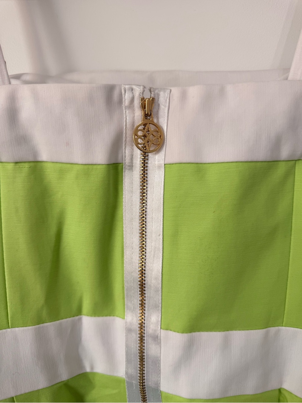 ANTONIO MELANI Lime Green and White Sheath Dress with Decorative Ring Belt - Picture 8 of 9